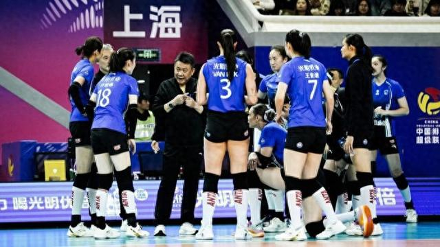 “忘记过去”成就上海女排关键一胜,与江苏队的决胜场“攻心”为上|蔡斌|江苏女排|比赛|球迷|队员_新浪新闻